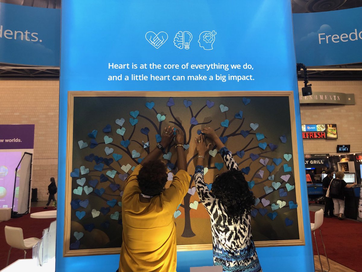 liveandmove's tweet photo. Giving back with creativity. Thanks ⁦@goguardian⁩ for this fun activity. #gggivingtree #ISTE19 ⁦@Adkinson_NBCT⁩ https://t.co/5XpCQeOxaq