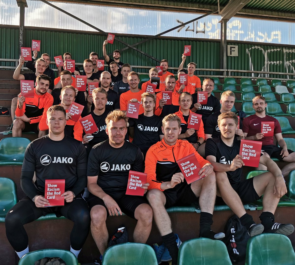 Reipas players! #pelaajayhdistys #pukukoppikierros #kakkonen #pelaajanääni #pelaajanarki #punainenkorttirasismille #srtrc #saynotomatchfixing @LahdenReipas