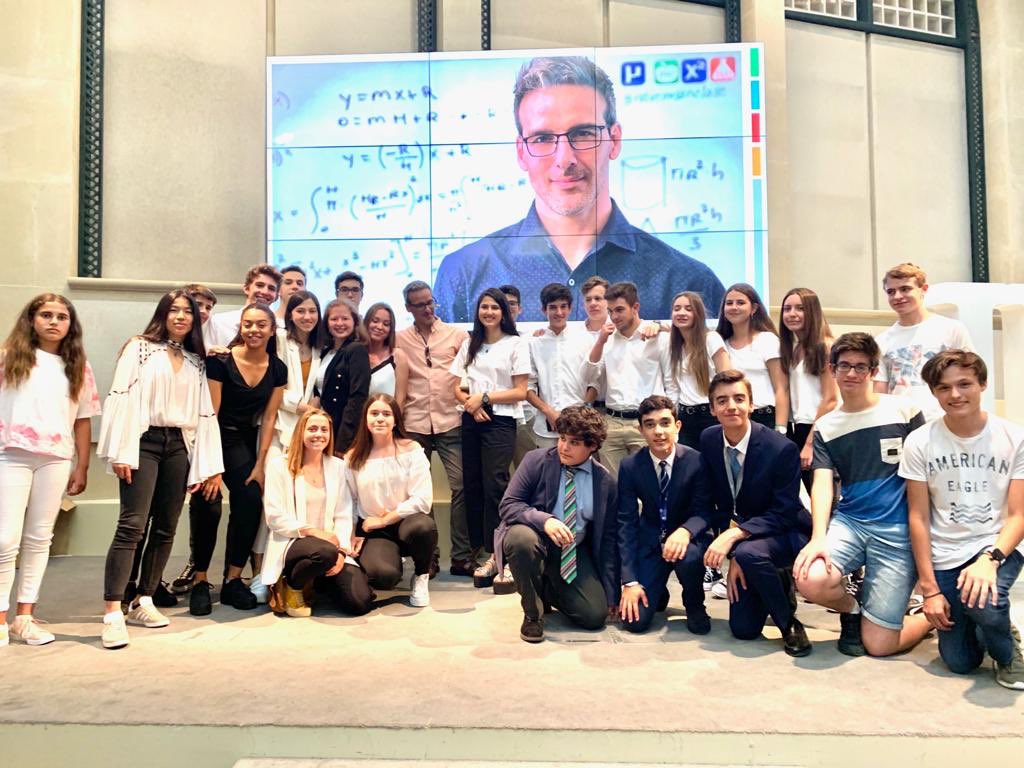 sekintschools's tweet photo. Turno para el #SEKLabDemo Day con invitado de excepción: famoso, emprendendedor, creativo y YouTuber. Ah! y finalista nada menos del @TeacherPrize , premio al Mejor Profesor del Mundo. @davidcpvm pide a los #alumnosSEK ser inconformistas y no rendirse nunca! #SomosUnicos https://t.co/8nOikoptZM