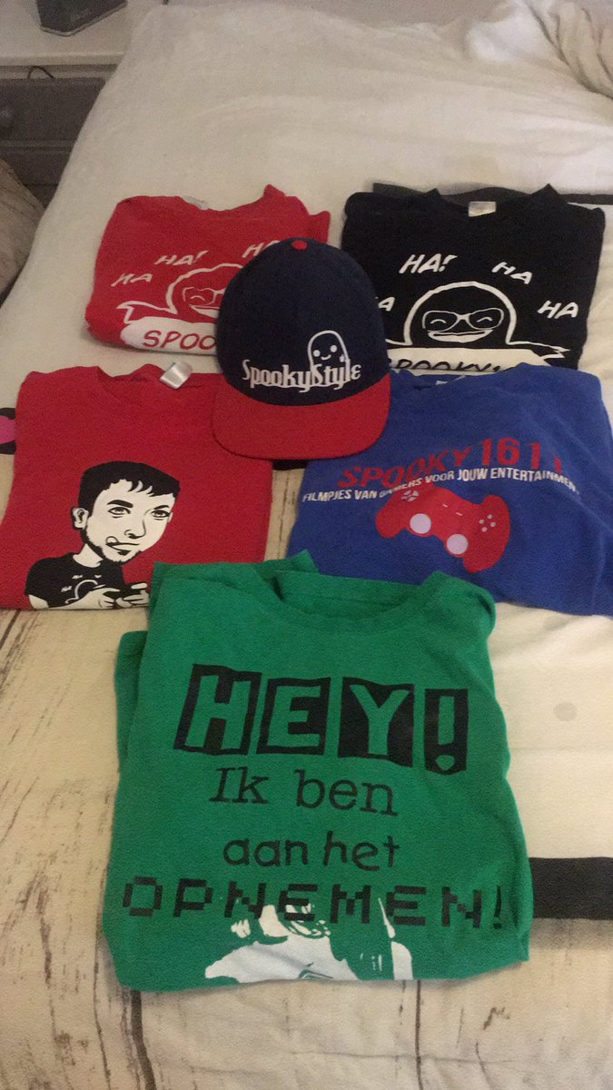 Razer_Dylan's tweet image. Kast opgeruimd 🙌🏼 legendarische dingen terug gevonden van ongeveer 2014! 🔥 @spooky1611 #spookyarmy 👻
