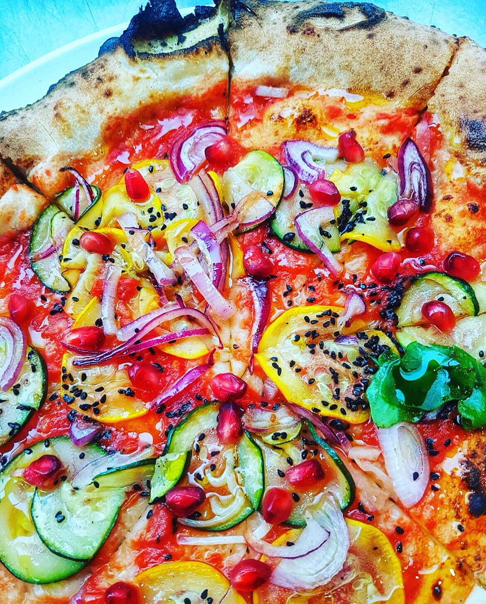 dustys_pizza's tweet photo. Summer in a 📸
•
This is our courgette pizza which is topped with san marzano tomatoes, colourful courgettes, red onion, nigella seeds &amp; freshly popped pomegranate! 
•
Your welcome! 🙌🏻
•
#vegan #plantbasedliving #pizza #dustyknuckle #woodfired #firedfood #chefdreams https://t.co/aIWWAqhHTw