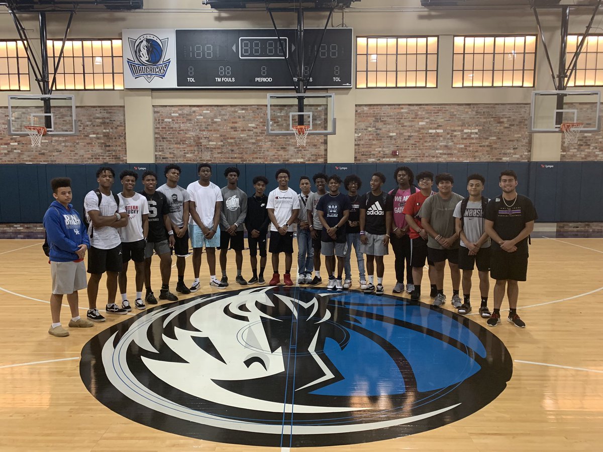 ChrisStunson's tweet photo. #YMLA2019 experience private facility tour of American Airlines Arena #EdRising2019 @EducatorsRising https://t.co/qBlvcAyZUn