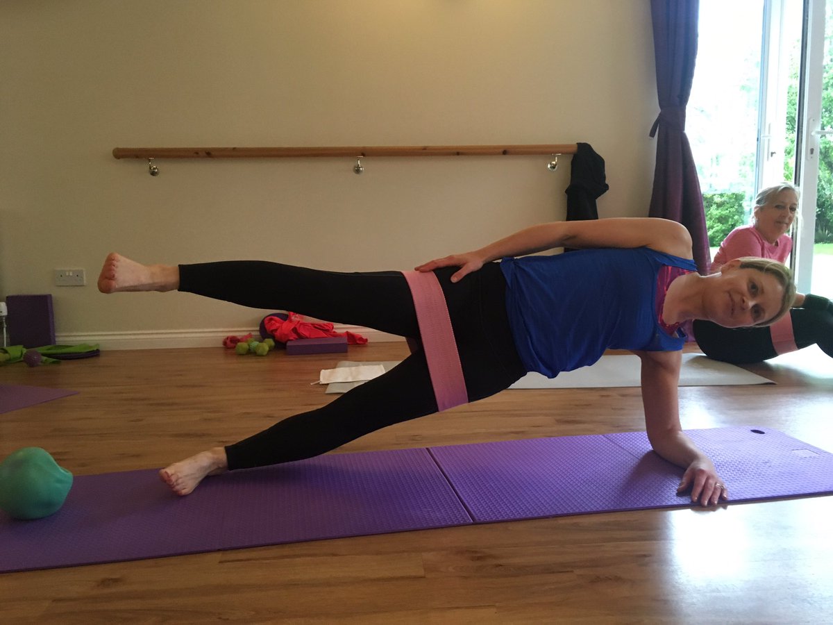 StirlingFitnes's tweet photo. Gillian looking good in #pilates #plank with the new @FITNESSPILATES_ #pink #resistancebands @RachelHolmes #coreworkout #smallgroupfitness #boutiquefitness #stirling 👍😊😜 https://t.co/hIDyLi08xF