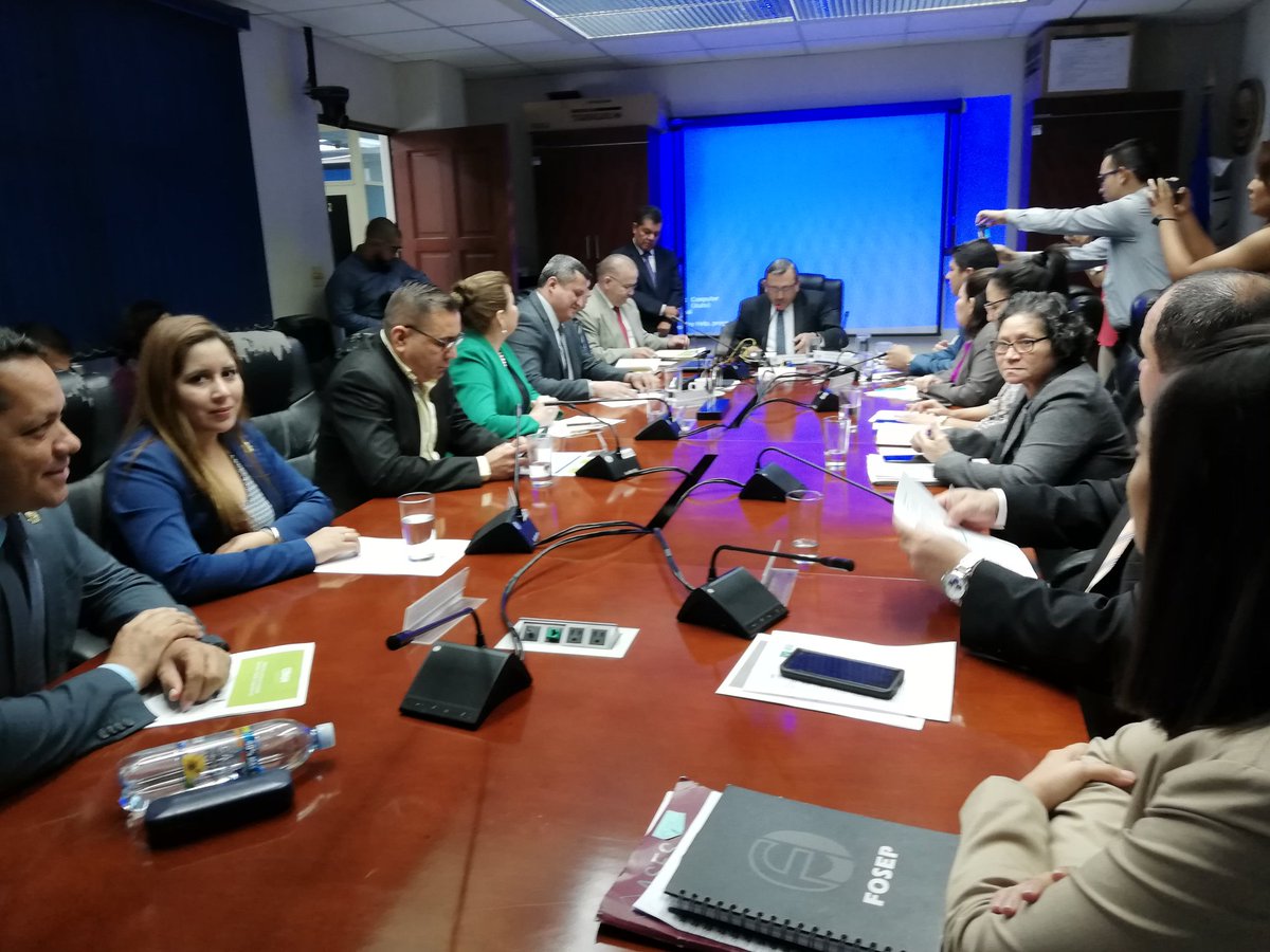 CONASAV_SV's tweet image. #AirePuroSV🌬️ | Comisión de Obras Públicas, Transporte y Vivienda, de la @AsambleaSV, recibe al @CONASAV_SV esta mañana para la presentación de las propuestas de reformas a la Ley de Transporte