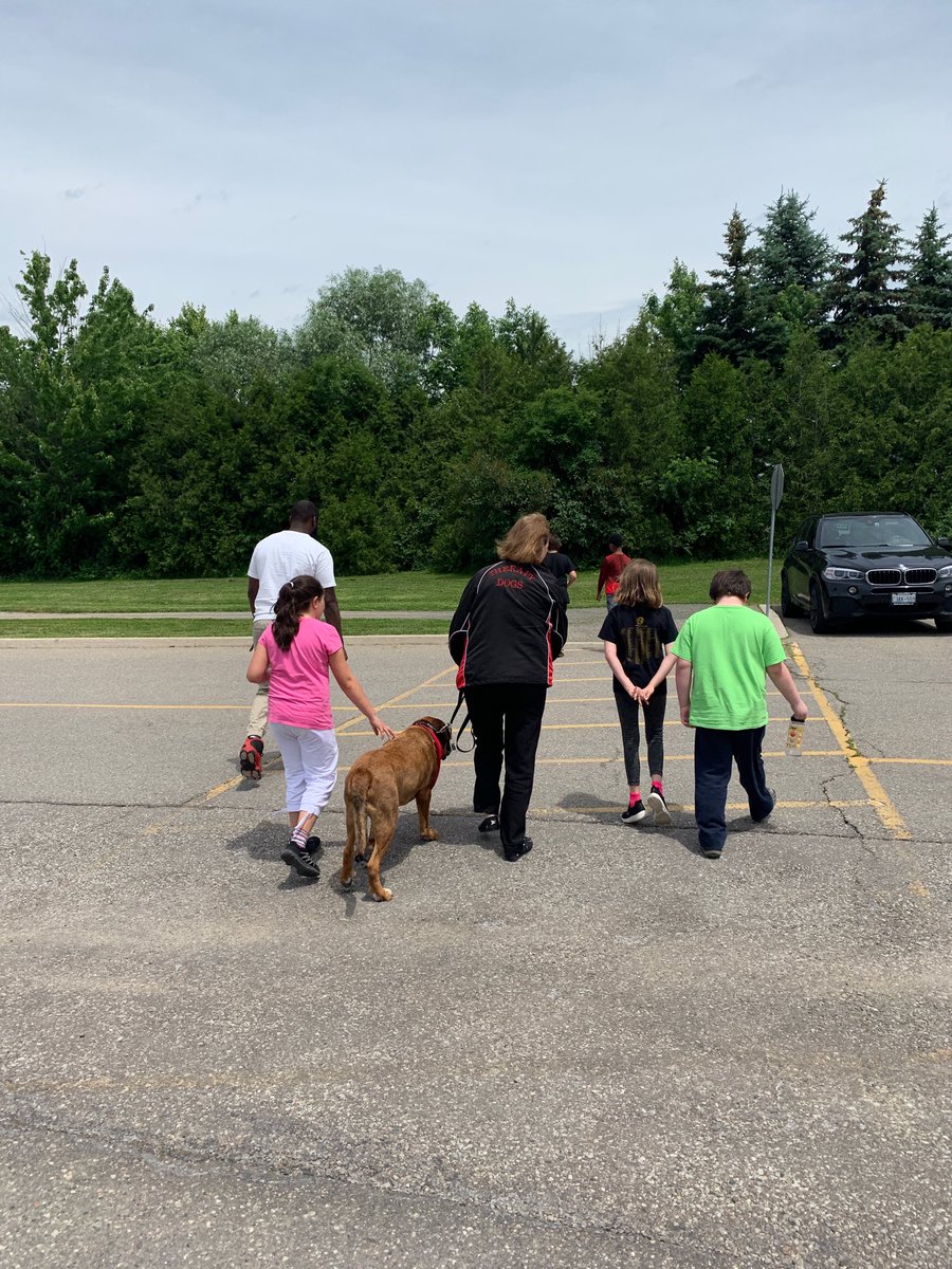 GomesMrs's tweet photo. When you get to go to the park with your special visitor.... it’s the perfect day! ⁦@meadvillps⁩ https://t.co/nDLU11UYxB
