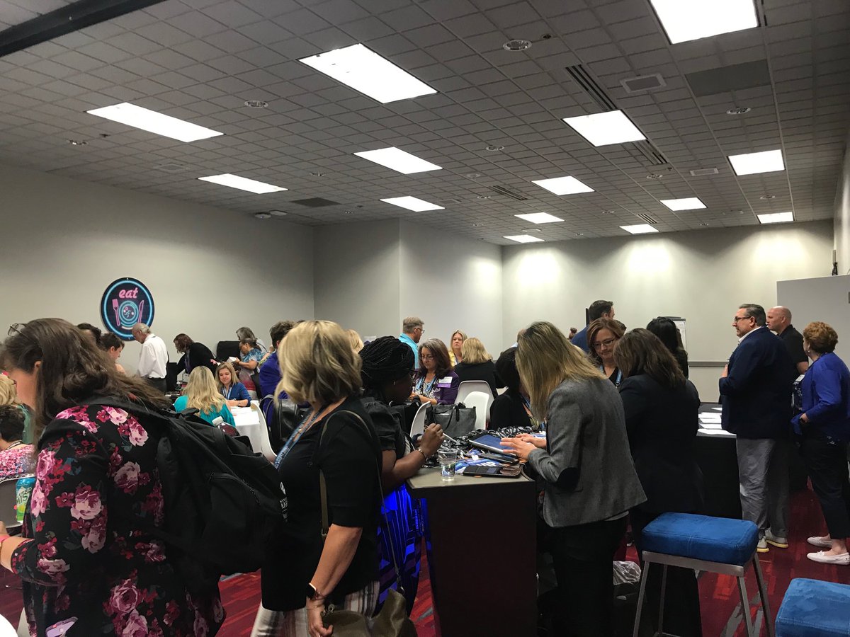⁦<a href="/SHRMATeam/">Daisy Frank</a>⁩ @shrm full house #ClubVL ⁦<a href="/SHRM/">SHRM</a>⁩ #SHRM19 ⁦<a href="/pghgal213/">FaithStipanovich</a>⁩ ⁦⁦@jeffluttrell⁩ @patlund ⁦<a href="/mandywoulfe/">Mandy Woulfe</a>⁩  #Jon Young