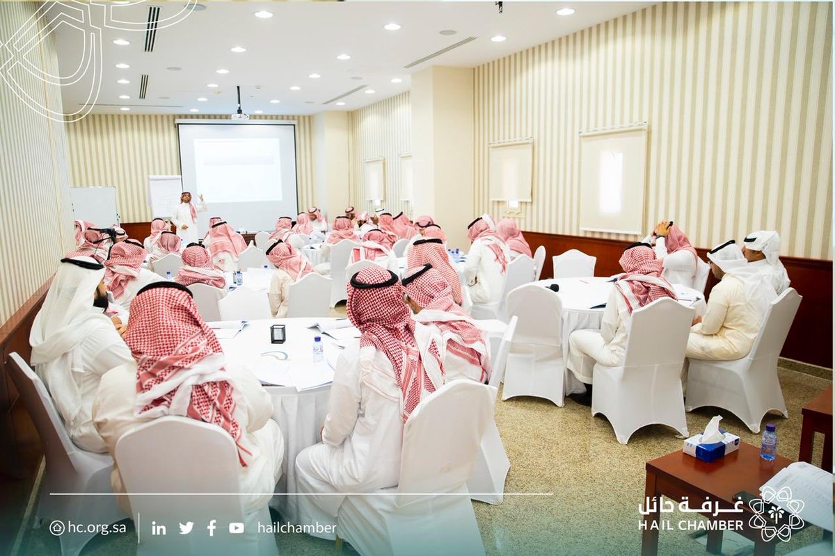 hailchamber's tweet photo. #يحدث_الآن 
تختتم دورة كتابة التقارير والمراسلات الادارية التي قدمها أ. أحمد العنزي والتي استمرت لمدة يومين ضمن مبادرة صاحب السمو الملكي الأمير عبدالعزيز بن سعد بن عبدالعزيز أمير منطقة #حائل لتأهيل 5000شاب وفتاة لسوق العمل. https://t.co/1roTvvZhqI