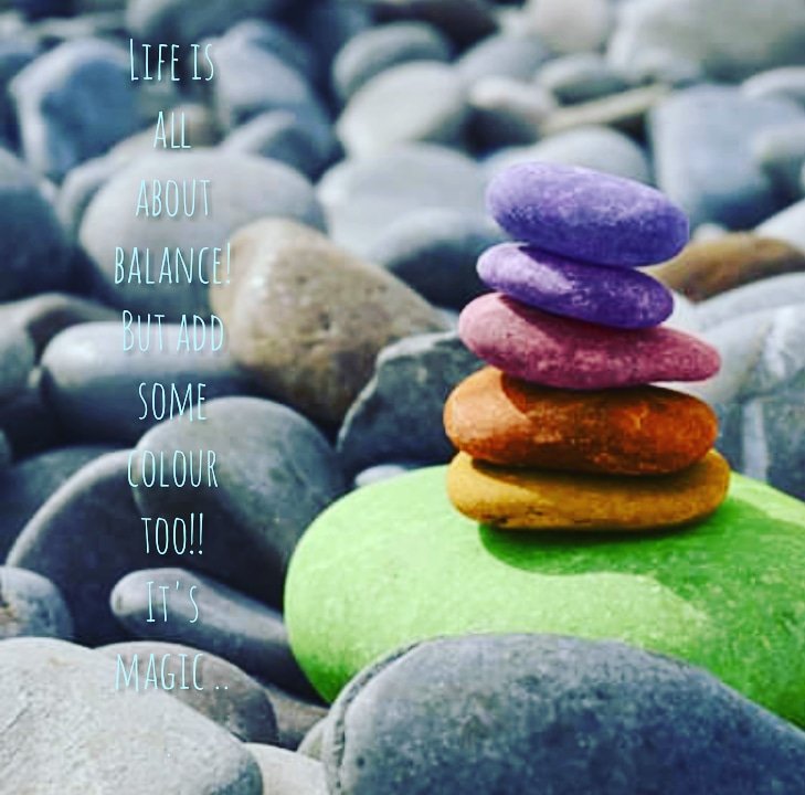 LassLilac's tweet photo. Mondays are not only blue, if you paint a rainbow into them!!! #paintincolour #lifeismagic https://t.co/MKZFNt0kw3