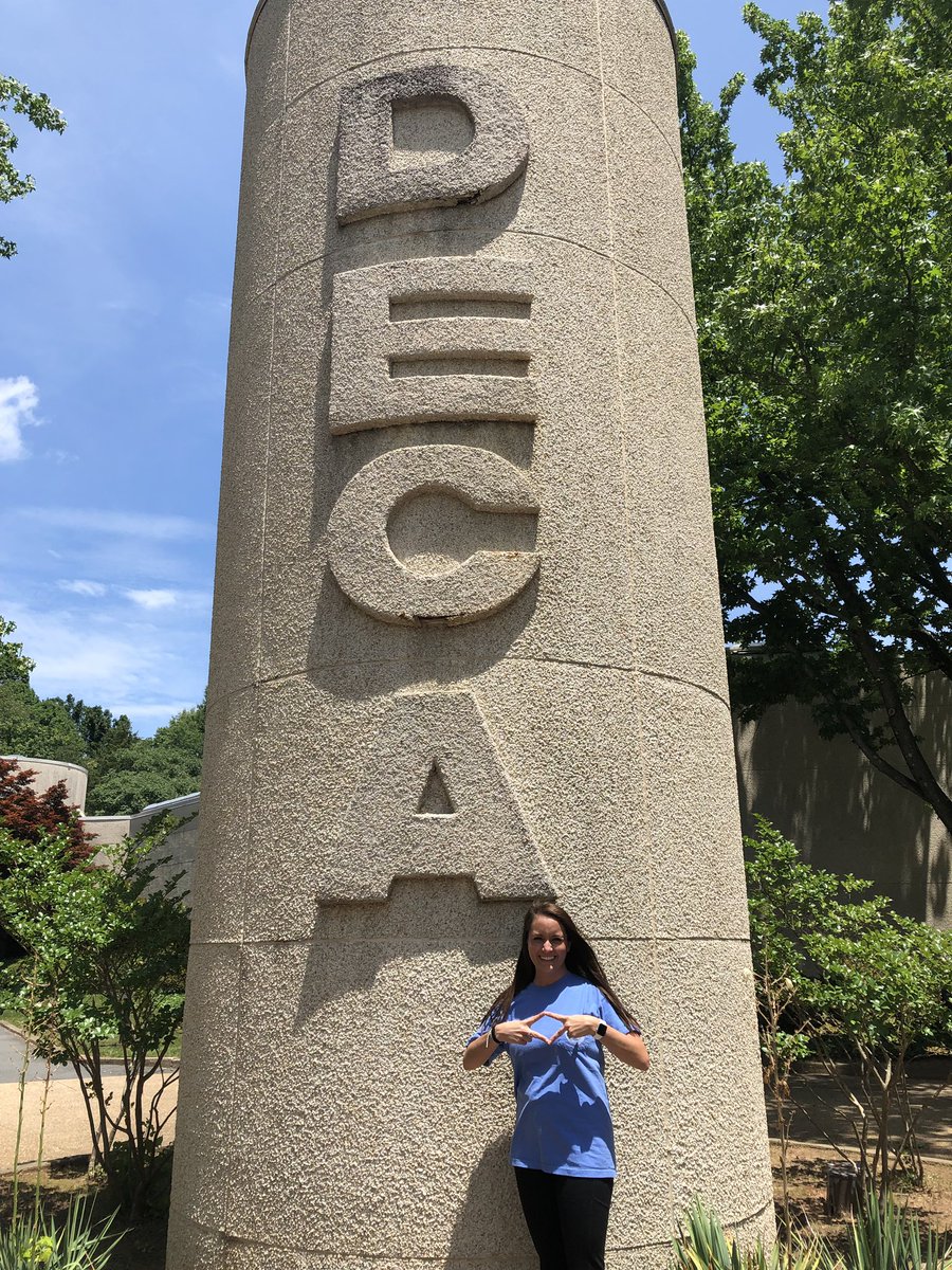 RiverdaleDECA's tweet photo. Y’all. DECA HQ might be “just a building” but Mrs. Cain just checked off a #lifegoal @decainc thank you for being such a LIFE CHANGING organization. #DECAforLife #DiamondsAreForever 🏹🔷♥️ @RuCoCTE https://t.co/DVQyP686Sh