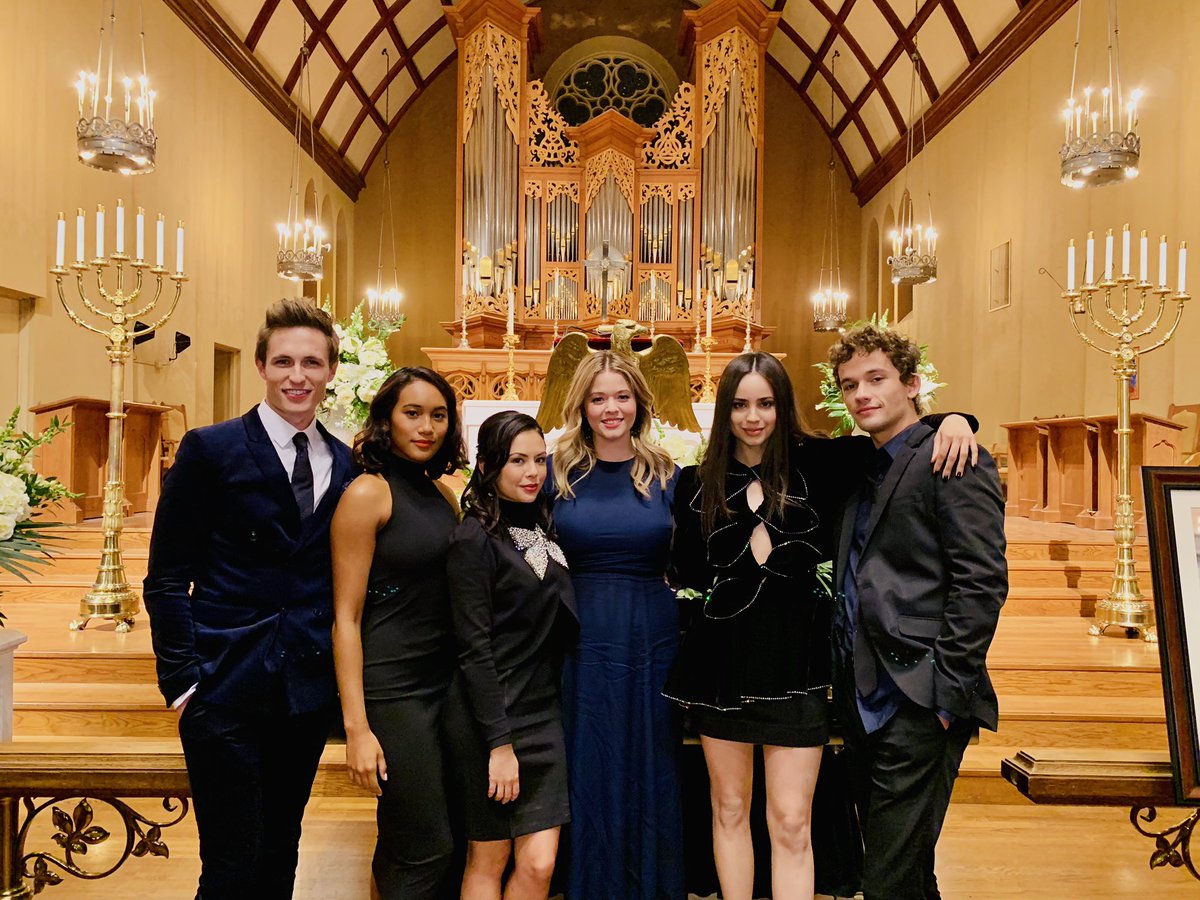 PLLonMax's tweet photo. Today's the last full day to vote for this perfect show. #PLLThePerfectionists is nominated for #ChoiceDramaTVShow + @SofiaCarson is nominated for #ChoiceDramaTVActress in the @TeenChoiceFOX Awards. Let's go... ONE RT OF THIS TWEET = ONE VOTE. https://t.co/MWXRJNgcRO