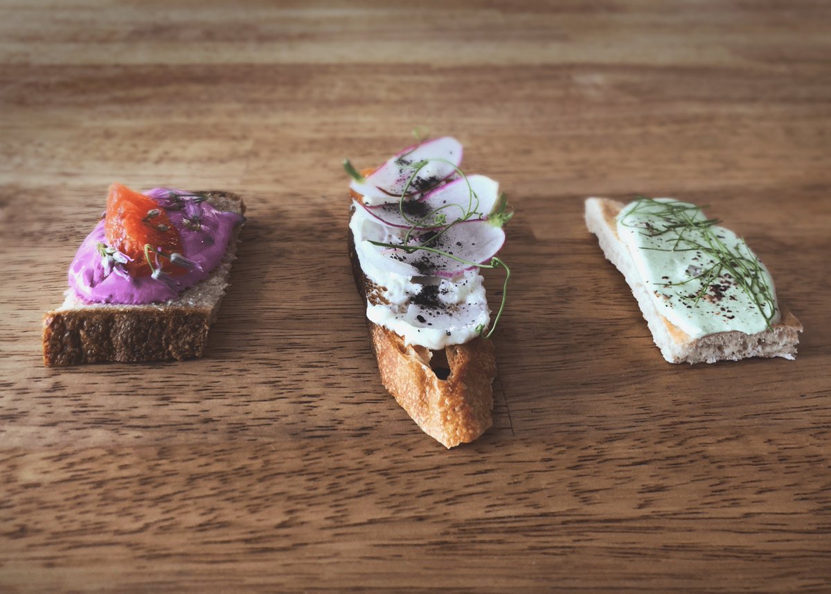 RealCalifMilk's tweet photo. Crushing on these amazing crostini that @TasteofPace made for our Nourish event? Here’s some inspo for your own bites of bliss featuring Real CA Burrata. https://t.co/vIVdRGVR2l #CADairy #UndeniablyDairy #RealCaliforniaMilk #RealCalifMilk #JuneDairyMonth https://t.co/njqnSMFwTP