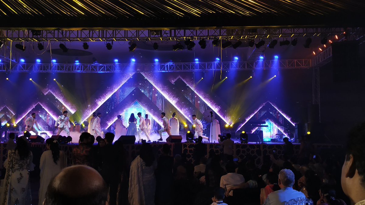 StellarConcept's tweet image. #ledmapping #resolume #weddings #Concept #mapping #grandtriangle #visuals #stellarconcept #weddingbells #customcontent