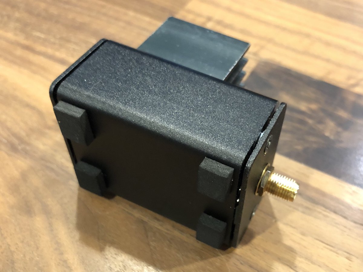 Little temperature control upgrade to my #Airspy #SDR: spacers between caps, top radiator and small legs for better airflow 💨❄️