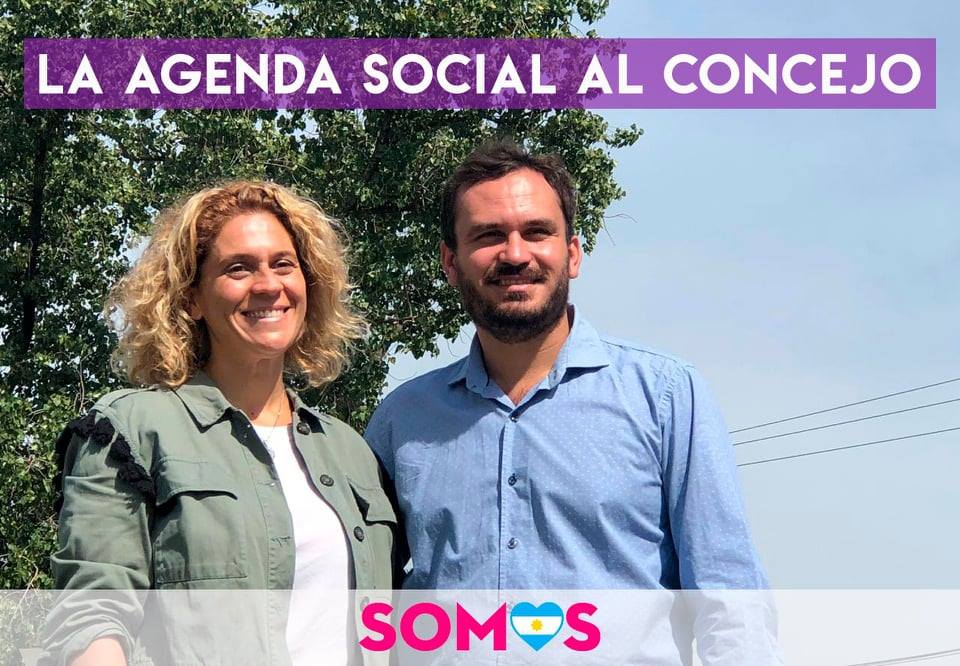 [AIRE] #De10aUNA🔸#CierreDeListas: Todos los lunes <a href="/AngieTobar2015/">Angela Tobar</a> nos mantendrá al tanto de la política local  #Elecciones2019

Telefónica ➡️ Rosendo Martinez, precandidato a concejal por la lista de <a href="/FrenteDeTodos/">Dennis</a> con <a href="/LizarasoFlor/">Florencia Lizaraso</a> 

radiolaciudad.com.ar #RadioLaCiudad