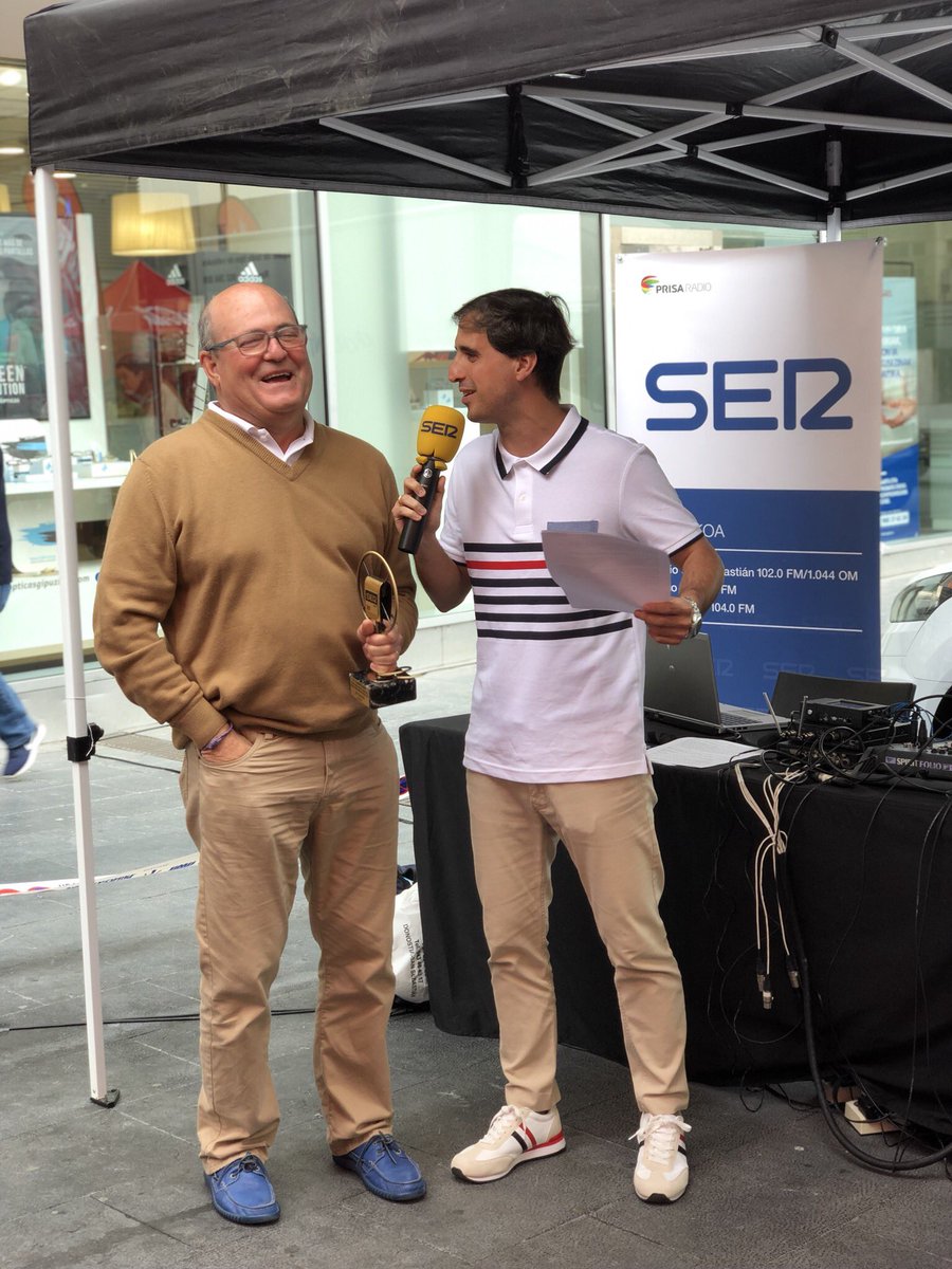 SerDeportivosGI's tweet photo. Premios @radioirun al deportista más destacado del #Bidasoa en la temporada 2918-19.
El segundo premio 🥈 ha sido para el piloto de #trialsin @Ionareitio. Recoge el premio el también hondarribitarra Xabi Gezala al ausentarse el bueno de Ion por motivos laborales. https://t.co/ku9w0d7nko