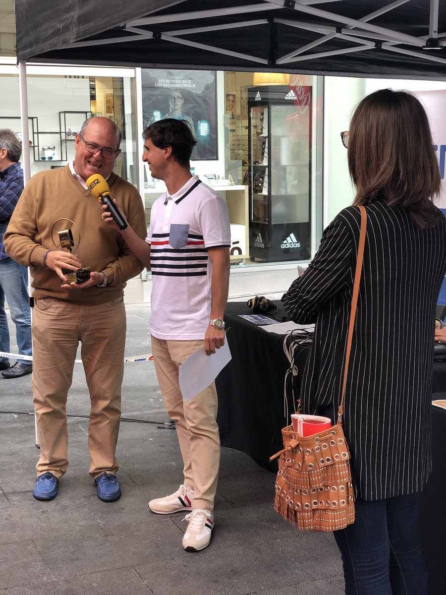 SerDeportivosGI's tweet photo. Premios @radioirun al deportista más destacado del #Bidasoa en la temporada 2918-19.
El segundo premio 🥈 ha sido para el piloto de #trialsin @Ionareitio. Recoge el premio el también hondarribitarra Xabi Gezala al ausentarse el bueno de Ion por motivos laborales. https://t.co/ku9w0d7nko