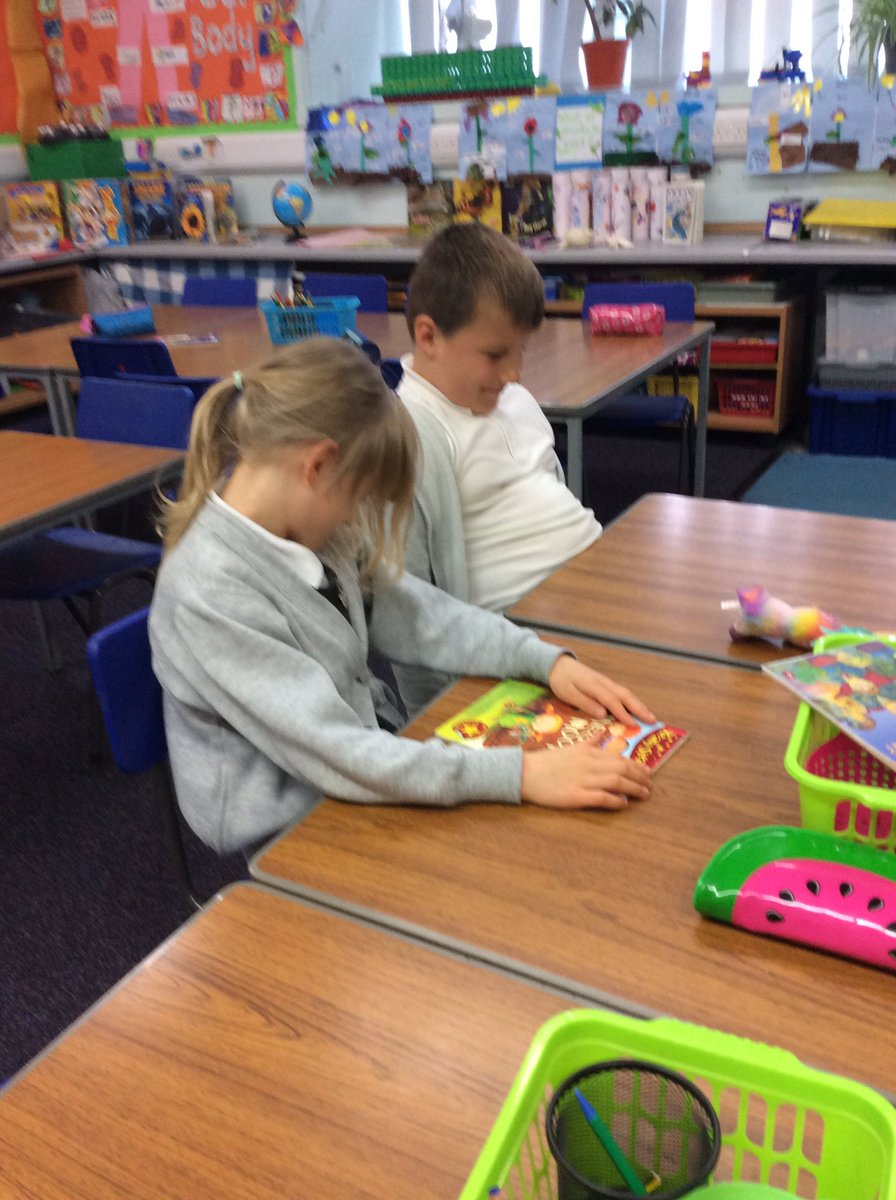 MrsTait1's tweet photo. P3 using our miming skills to show part of article 31. We have the right to rest. #watchingtv #restingonthebeach #readingbooks #havinganap @woodside_school https://t.co/gCVYskbRLB