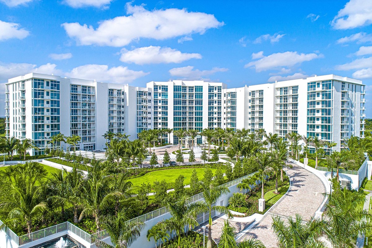AkoyaBocaWest's tweet photo. Calling all brokers! Tour Akoya’s luxury amenities and expansive residences by joining us for a Broker Open House tomorrow, June 25th, from 11:30am-1:30pm.

To R.S.V.P., send an email to marketing@akoyabocawest.com https://t.co/6GLZ66kD79