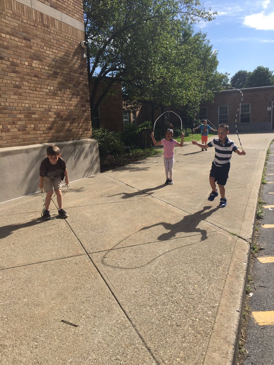 mrsramus's tweet photo. Kinesthetic Lab outside on our last Monday of second grade #parkavepride https://t.co/ZjRljwv8G3