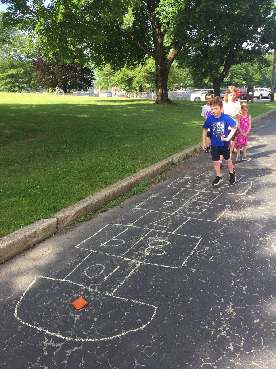 mrsramus's tweet photo. Kinesthetic Lab outside on our last Monday of second grade #parkavepride https://t.co/ZjRljwv8G3