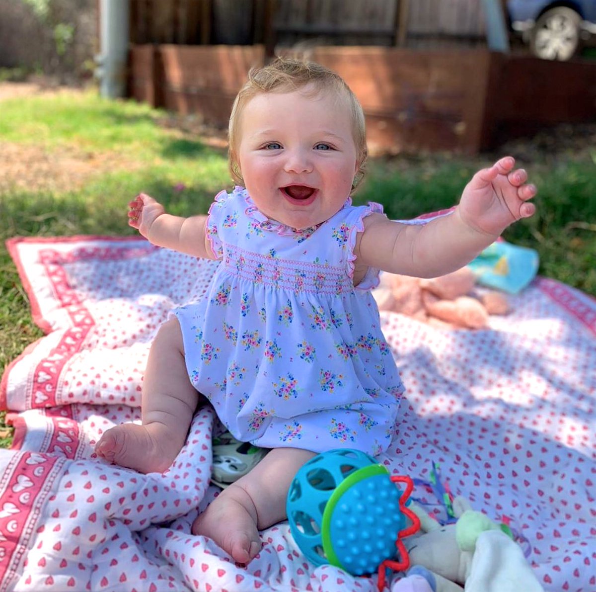 Rise and SHINE☀️ We love starting our week with a happy #kissykissybaby to brighten the day! Thank you <a href="/whitneyjweiss/">ᅠÊ|on Muʂⱪ ̲̲ °☄️°☽</a> for sharing this adorable pic of baby Genevieve💕 #happybaby