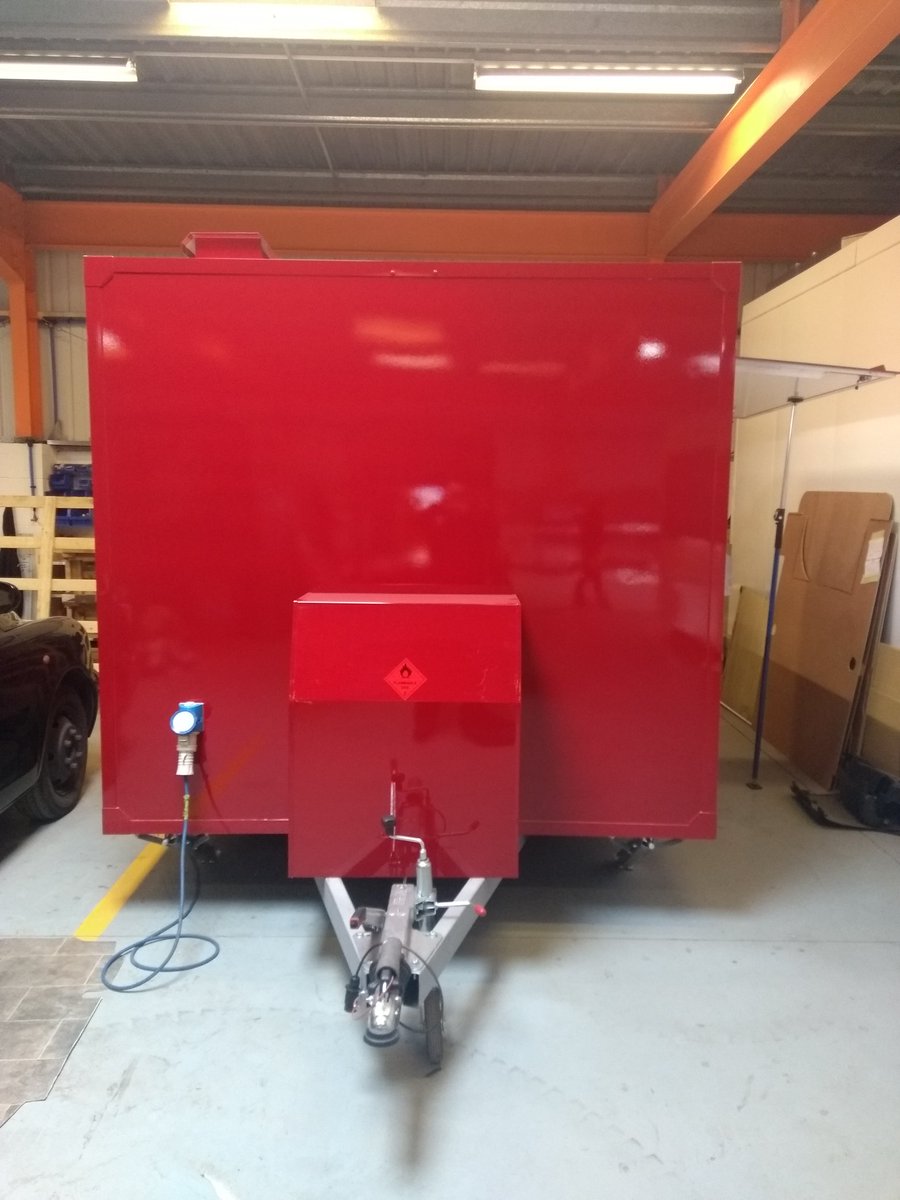 rc_solution's tweet photo. Just afew pictures of the spectacular trailer we are currently working on, such a beautiful red. Nearly ready to go to it's new home and the customer is so happy with it ☺️ #rcsolution #spectacular #Trailer #beautiful #red #customers https://t.co/k33olrrf5v