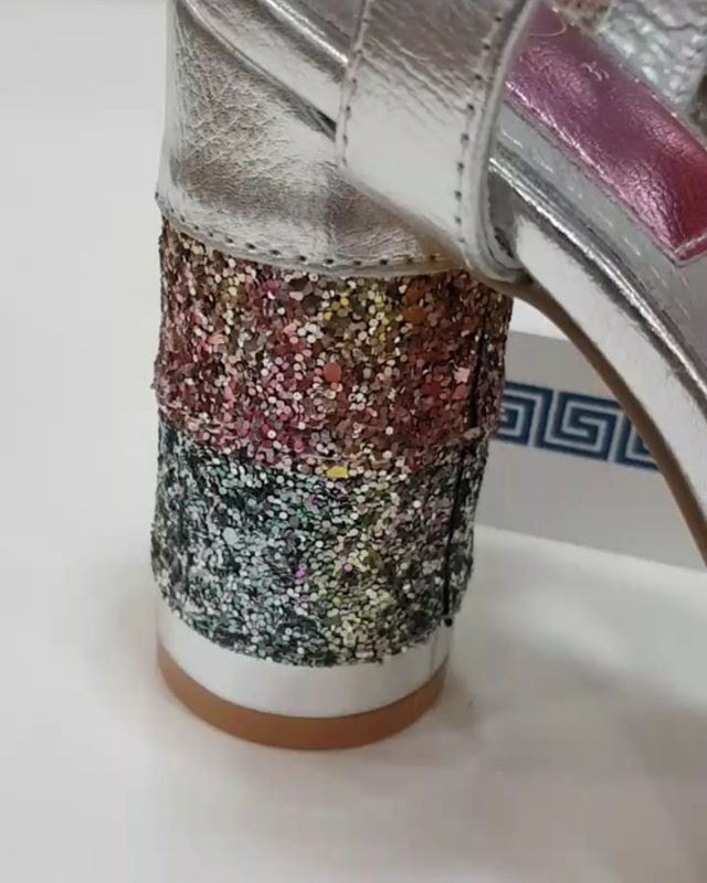 kathyoutlet's tweet photo. Buenos diasss.... Gioseppo de este lado, digo 😂😂😂... #FamiliaKathyOutlet para asistirles!!
#newarrivals #silver #shoeslover #fashionista #kathyoutlet #ootn https://t.co/5rHec4qMIX