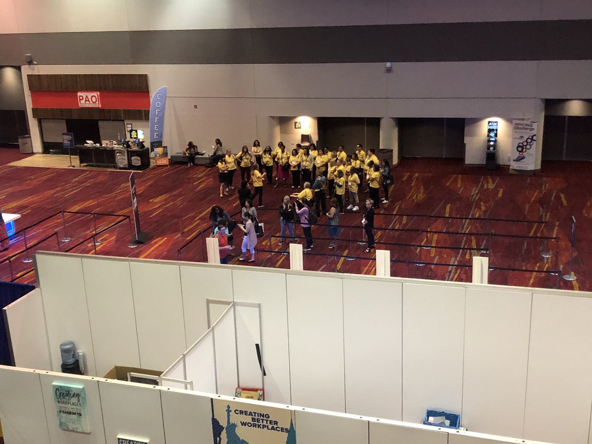 FreeResumeTips's tweet image. #shrm19 volunteers are being deployed this morning!