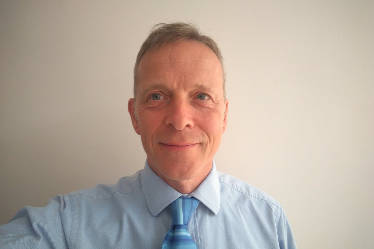 MattRodda's tweet photo. @UniofReading is raising awareness of its research on #ClimateChange through a climate change graphic showing stripes - this tie includes stripes showing climate change see showyourstripesinfo https://t.co/Pg4I9VIh2Y