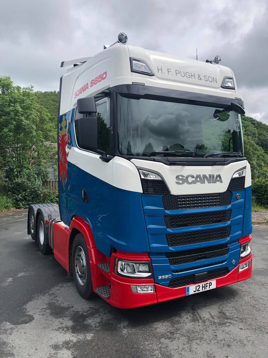 ScaniaWPT's tweet photo. Getting the week off to a @ScaniaUK start with pictures from our #Knighton depot as this #Scania S650 #V8 Highline for H. F. Pugh &amp; Son is about to be delivered. A very smart #V8 in the 50th Anniversary year of the #V8

To add a #V8 to your business visit https://t.co/Svn72C4uit https://t.co/Mdn0tO9FVq