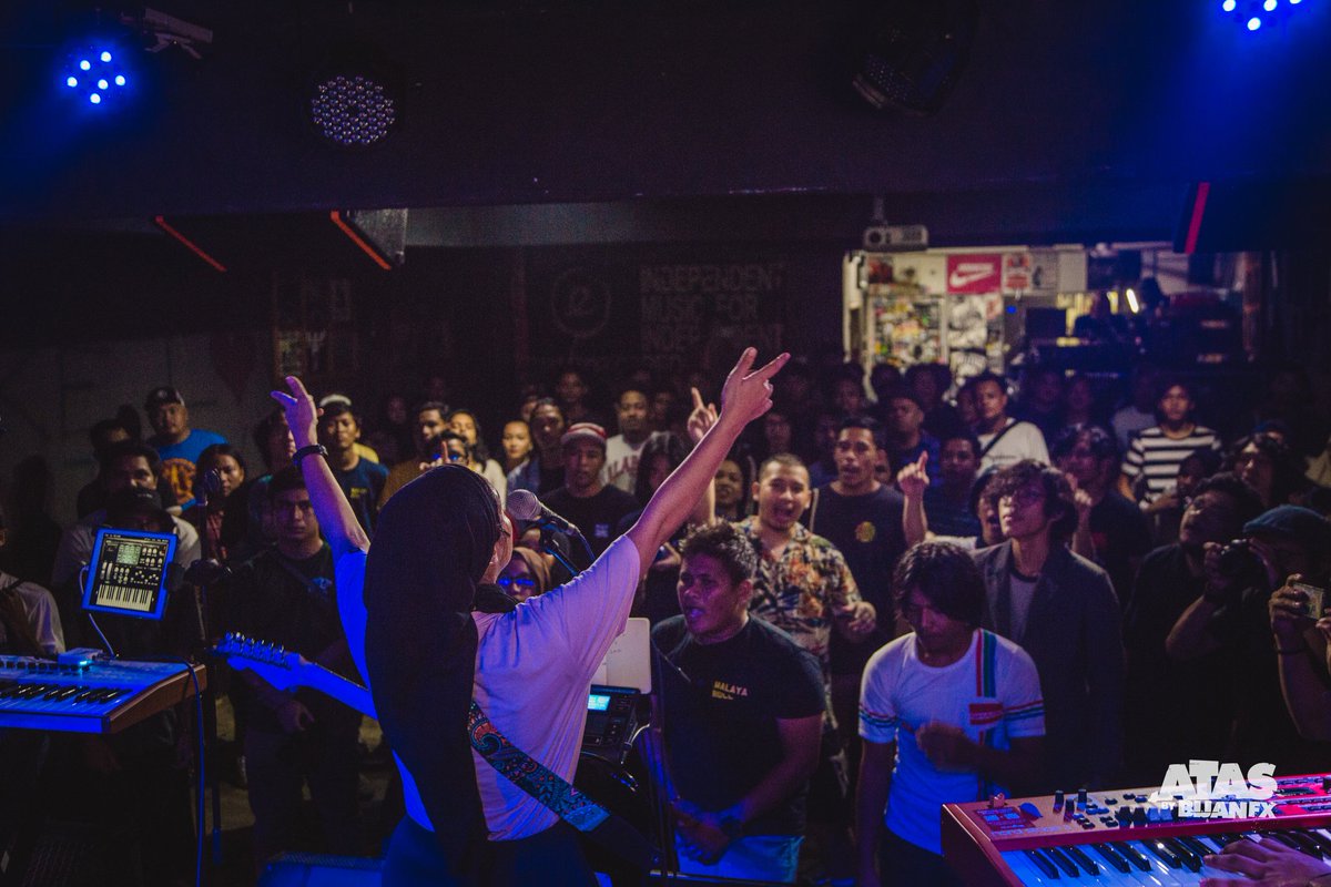 hacktickmusic's tweet photo. JB was unbelievable, thanks semua yang meriahkan majlis!

Next stop, Coastal Store, Kuantan, Pahang! Jumpa korang kat sana.

#ATASAlbumTour
#ATASAlbumTourVol2
#VansMy
#Hausboom
#Craptv
#SebarkanCinta https://t.co/Iu2rrlfHdI