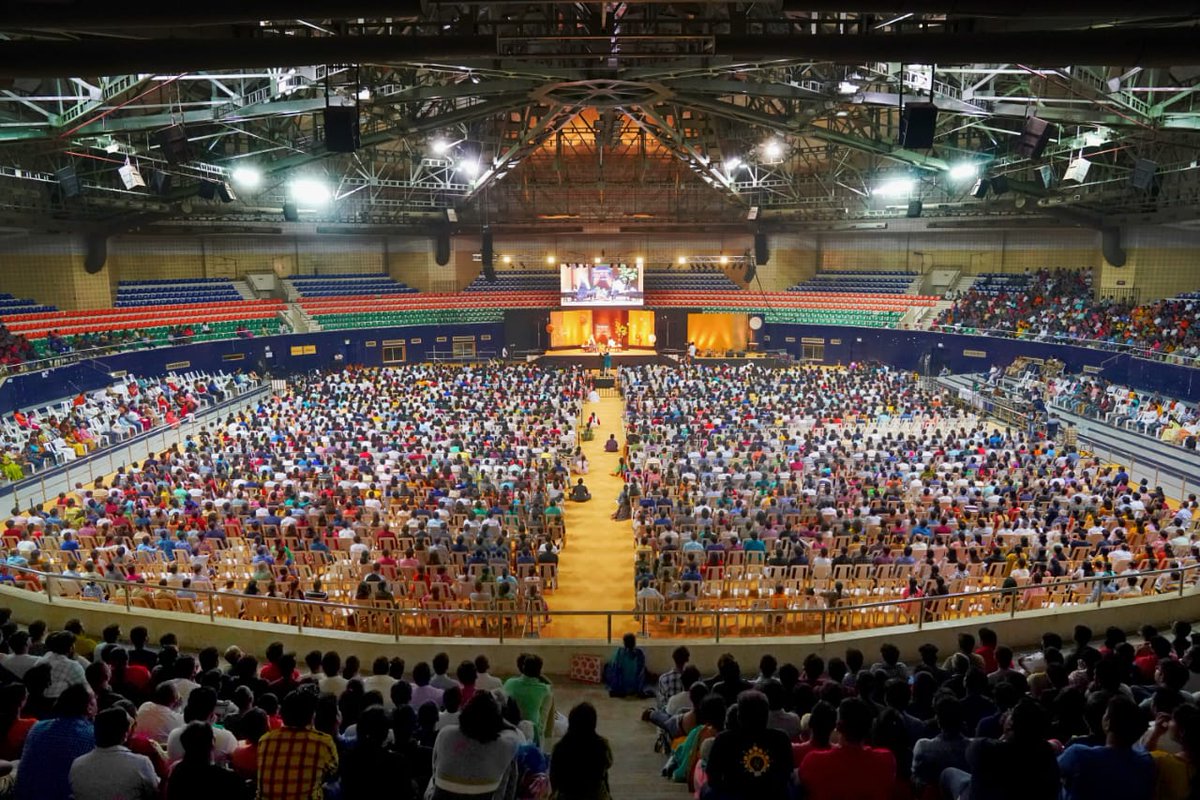 ishafoundation's tweet photo. Some glimpses from the "In Conversation" event that took place in Hyderabad last evening - "Nani with Sadhguru" on "Yoga for Joy"... @NameisNani  @SadhguruJV https://t.co/dL6qIISt2n