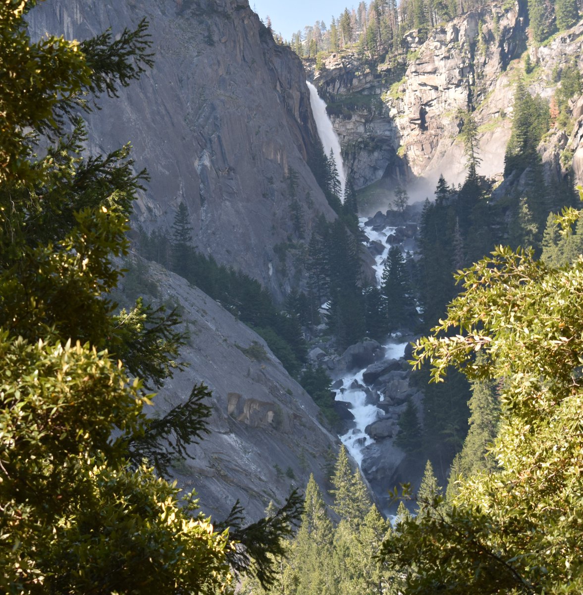 wanderlustmark's tweet photo. I hear the #waterfalls in #Yosemite this year are pretty strong! We went two years ago in June, and they were amazing! Here's a different view of the falls as seen along the #VernalFall Bridge Trail. #nationalparks #FindYourPark https://t.co/uz2XME49yC