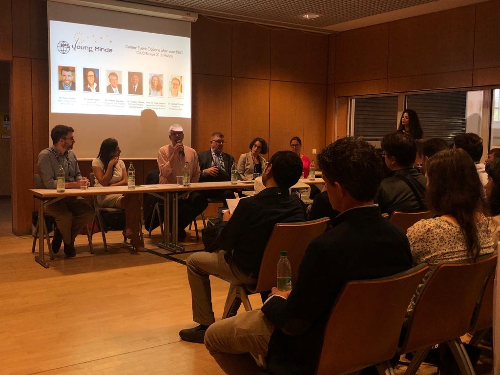 sciencefreak_'s tweet photo. Immensely happy to see full house @ the Career event #CLEOEurope @PHOTONICSWORLD @epsyoungminds Thanks to the panel @DrGregQuarles @AE_laser T. Botter @Airbus @gabriellelasers @M2Lasers H. Fattahi @maxplanckpress W. Kaenders #Toptica @clara_saraceno @ruhrunibochum @OpticalSociety https://t.co/8lWSUo0Ov7