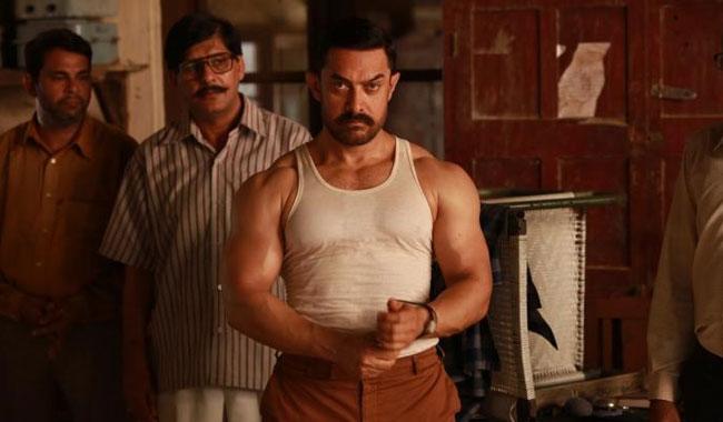 Dangal. Sport/ biographie. Histoire vraie. Mahavir Singh Phogat décide d'apprendre à ses filles, Geeta et Babita, la lutte pour en faire des championnes. Et cela contre l'avis de tout un village.