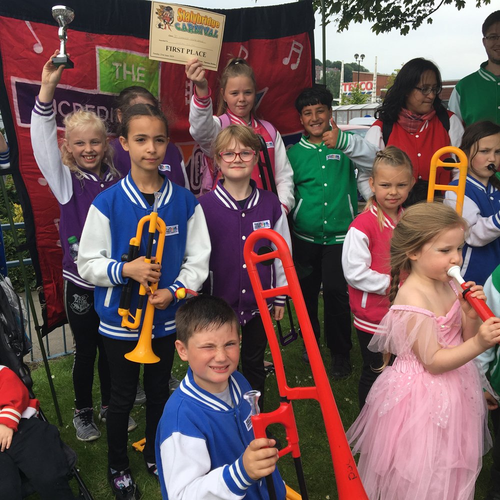 IPSBfantastic's tweet photo. Great day out yesterday #StalybridgeCarnival2019 with the whole plastic fantastic crew! @pBoneOfficial @TNLComFund Thanks to ALL who made the event happen, marshalls, supporters, and of course all the brilliant entertainment! We did have a sleep-through though! #minimusician #shh https://t.co/Ku7V05tg5U