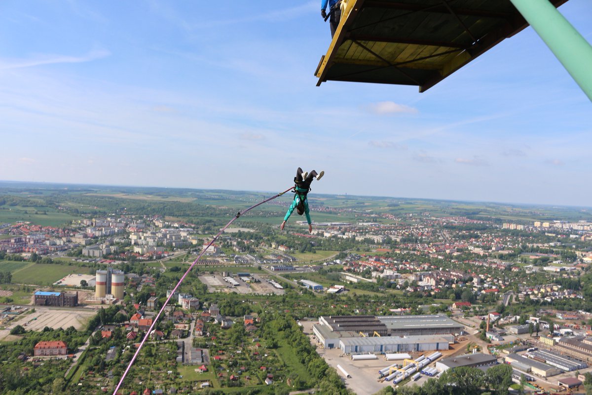 DreamJump's tweet photo. Crazy girl 👧 #dreamjump #glogow #girls #ropejump #akrobacje #skok #jump #ropejump #extreme #adrenaline #crazy #happy #work #hardwork https://t.co/ssdqMlX0y6
