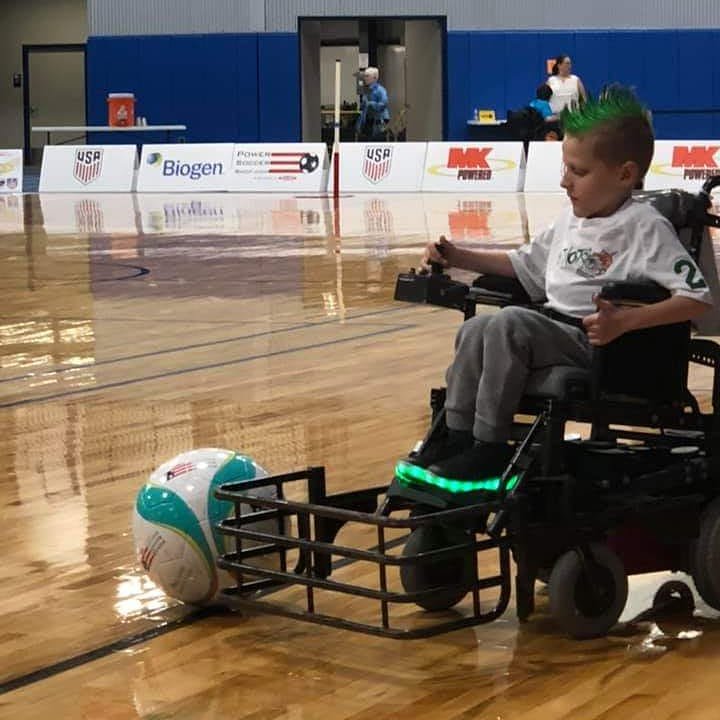 HotShotsPower's tweet image. #TeamSpirit with "Little" Luke on @HotShotsPower! #thegreenmachine #MKseries19 #powersoccerlife #disabilities #wheelchair #sports #USPSAPowerSoccerAssociation