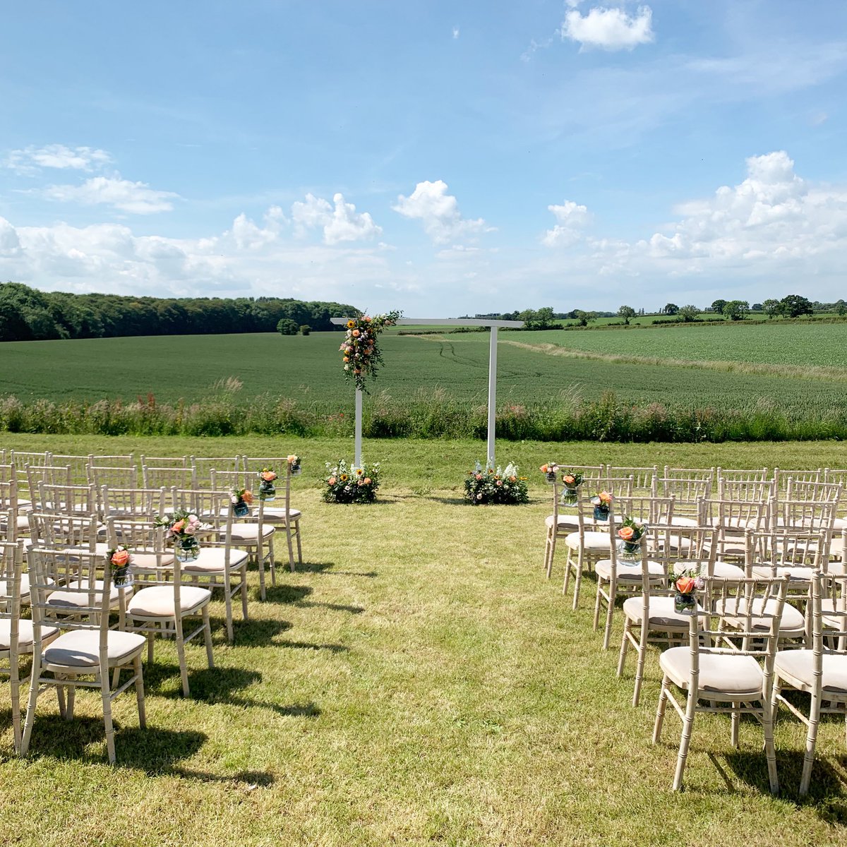 Our first “inside out” wedding! What a view 🙌 #wedding #outdoorwedding #outdoorceremony #love