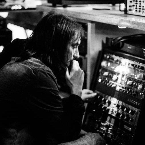 BTBackline's tweet photo. Dave Hillis, multi-platinum recording engineer from the 90s grunge era, and mixer of Alice in Chains and Pearl Jam, joins us in episode #37 of #BehindtheBackline - https://t.co/fBGc1tpWK5 . #davehillismusic #hjifrequencies #Pittsburgh #Seattle #musicindustry #recordingstudio https://t.co/jTfmszzldJ