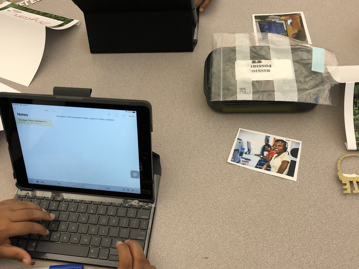 MsAyersGrad's tweet image. Look closely at the pictures. What do you think a Developer is? What do you think their job entails? @Alexander_AISD #AliefCodingCamp #AliefCodes  #EveryoneCanCreate @AliefTech