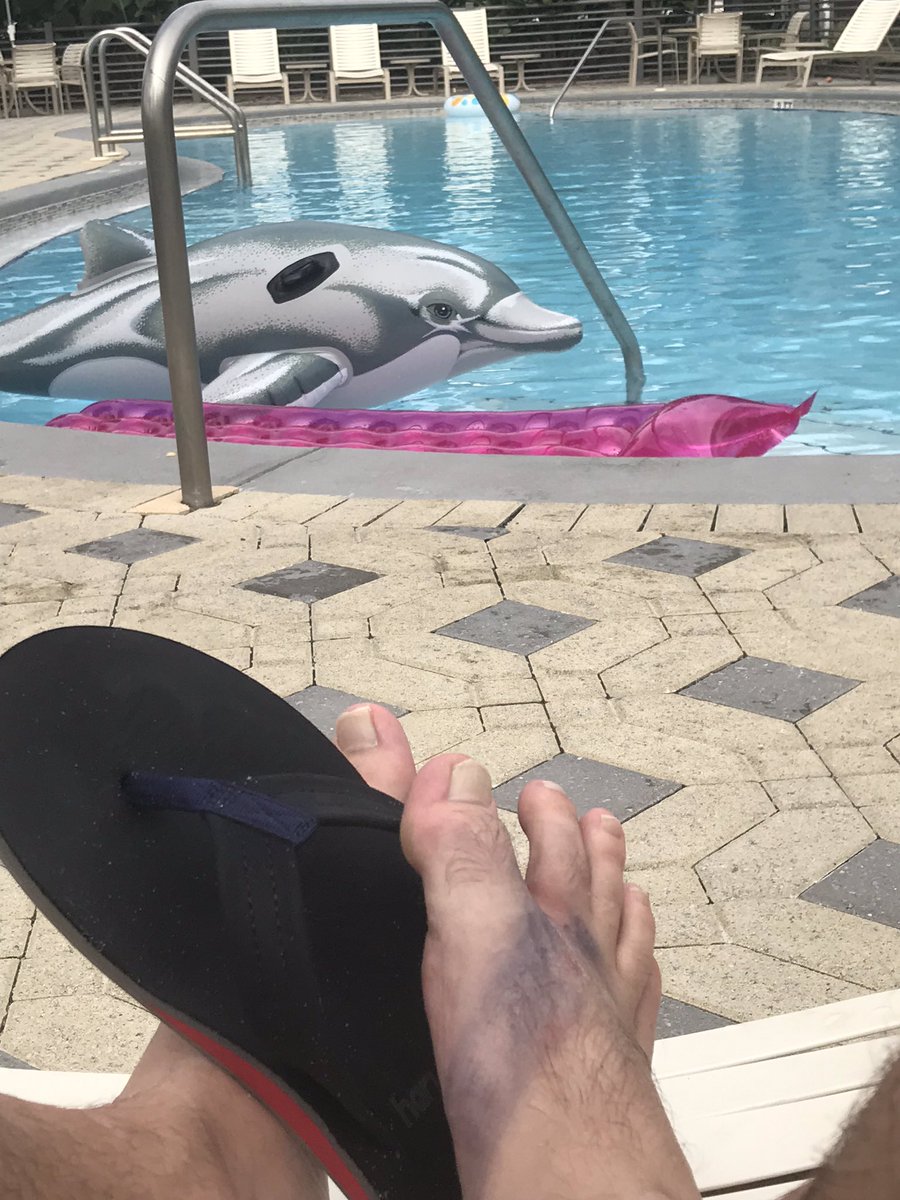 Toddjudy's tweet photo. @HariMariShoes are your flip flops supposed to brand my skin? This after being in the water too. https://t.co/k91pnmKpMT