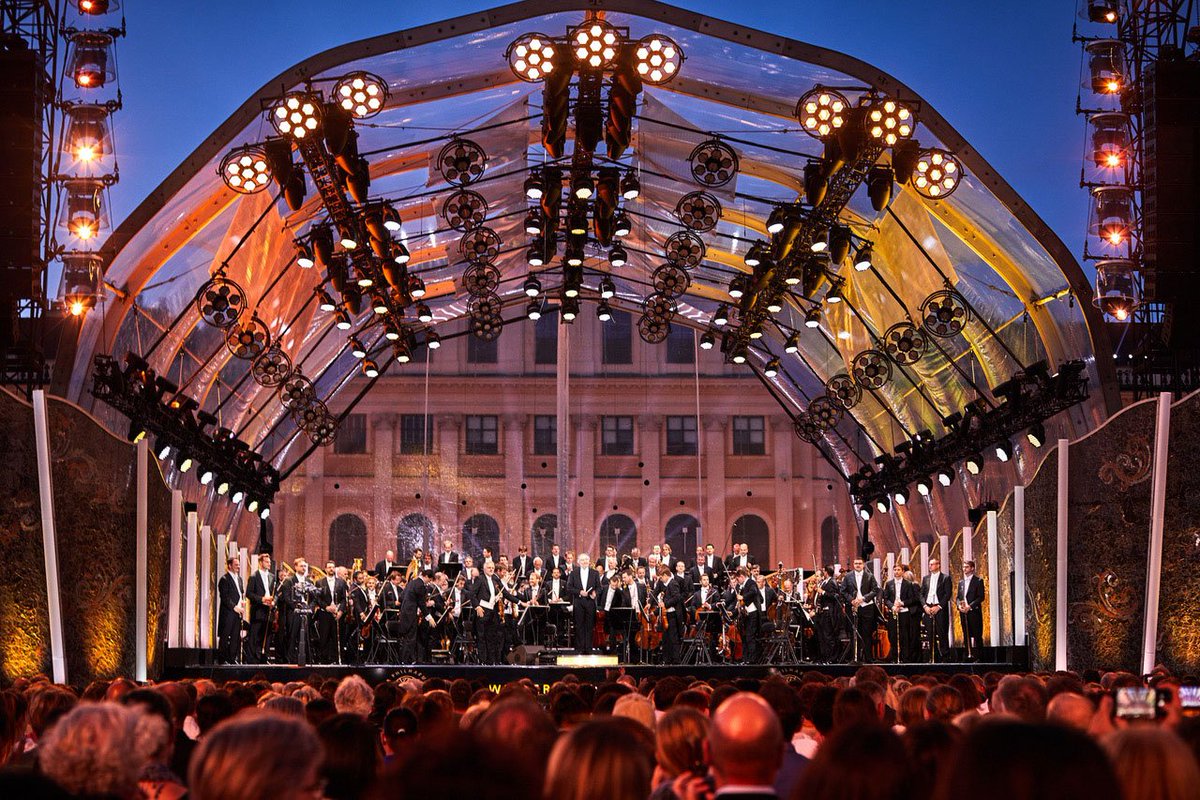 PortmanLights's tweet photo. Classical music and crowds of people? Annual Summer Night Concert  of @Vienna_Phil at Schönbrunn Palace brings thousands of music lovers.
Music is the clue but the lighting! 
LD: @JPAppelt 
Pictures by Julius Silver from https://t.co/DdfwpBWlcV
#lightmatters #portmanlights https://t.co/SXEWQiYhsX