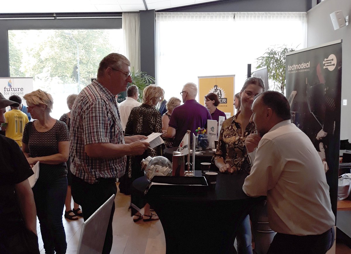 Senzer_'s tweet image. De Workdate wordt goed bezocht door mensen die op zoek zijn naar een nieuwe baan! 40 werkgevers en uitzendbureaus zijn aanwezig met verschillende vacatures voor de werkzoekenden. Ook kun je er advies krijgen over hoe je het beste een CV kan opstellen. #workdate #kansengrijpen