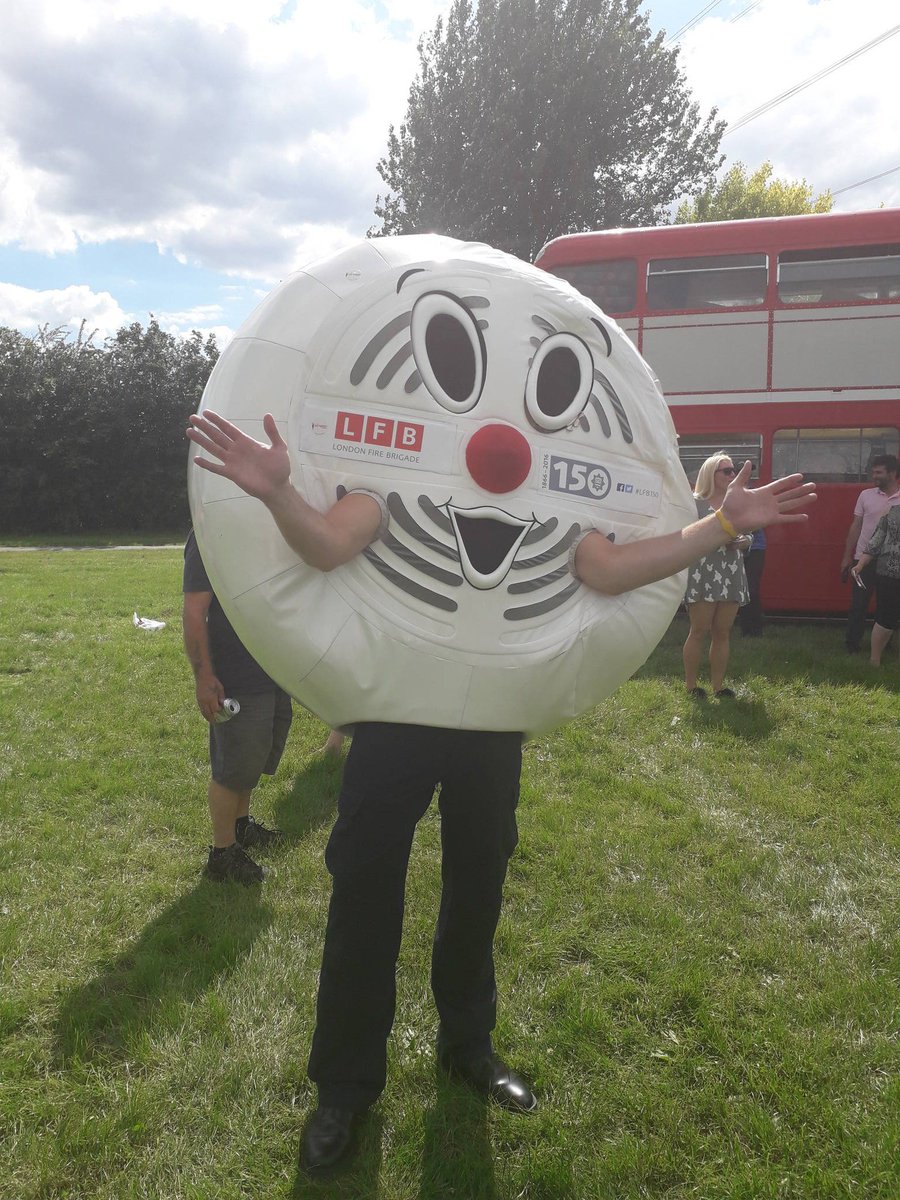 LFBSutton's tweet photo. What an amazing day #SHMACF2019 with the local community. Firefighters sharing community safety advice and outreach opportunities. @LondonFire @SuttonCouncil https://t.co/NUN9cCZXNS