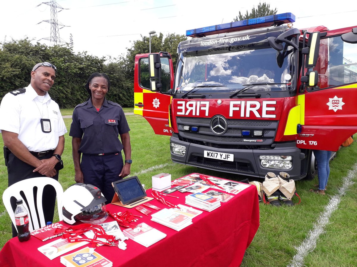 LFBSutton's tweet photo. What an amazing day #SHMACF2019 with the local community. Firefighters sharing community safety advice and outreach opportunities. @LondonFire @SuttonCouncil https://t.co/NUN9cCZXNS