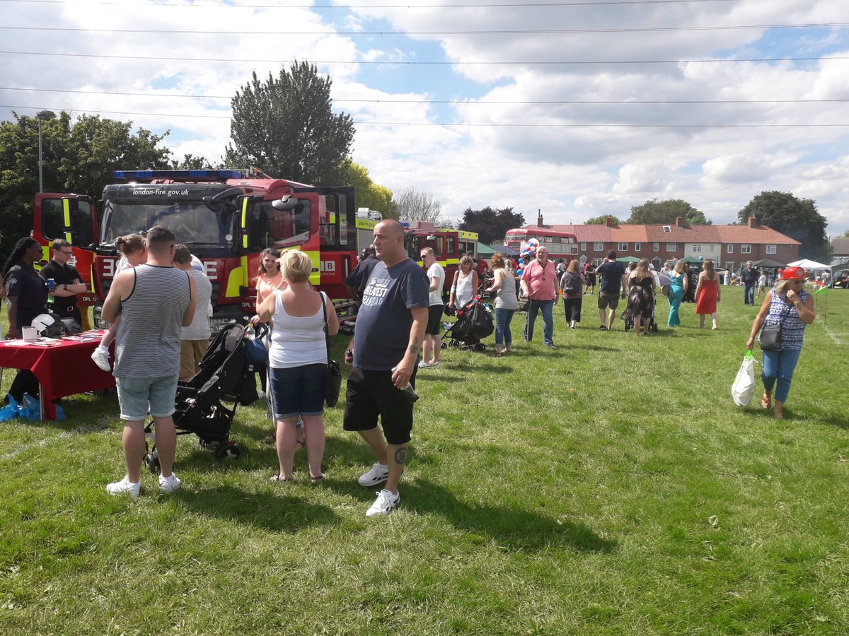 LFBSutton's tweet photo. What an amazing day #SHMACF2019 with the local community. Firefighters sharing community safety advice and outreach opportunities. @LondonFire @SuttonCouncil https://t.co/NUN9cCZXNS
