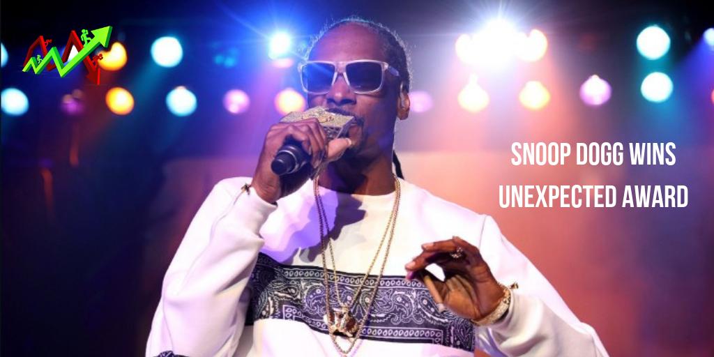 PeepStock's tweet photo. Rapper/actor #SnoopDogg was awarded the Dr. Bobby Jones Best Gospel/Inspirational Award Sunday night at the #BETAwards2019 beating out established #gospel artists. What do you think of this unexpected #peepstock boon? https://t.co/hMd3EZ1u5S