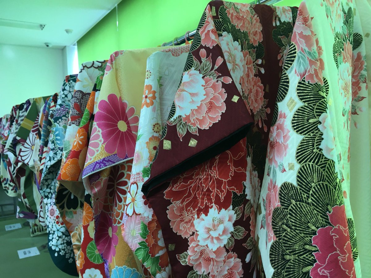 明日卒業式の袴レンタルを第1キャンパスの休憩室で行います😊
時間は10時〜16時を予定しています👘
試着しに是非いらっしゃってください⛱