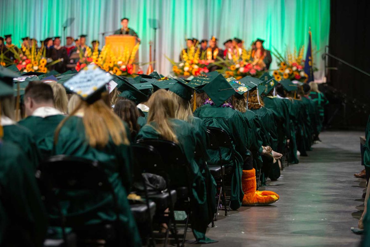 uoregon's tweet photo. One week ago today: https://t.co/FhTIuuq6Bd https://t.co/vulfkDVinr